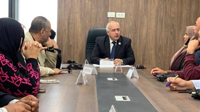 سكرتير عام مساعد محافظ دمياط يعقد اجتماعا لمتابعة ملف المتغيرات المكانية
