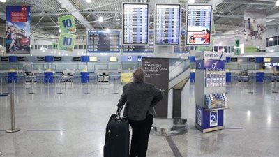 بعد إغلاق المجال الجوي باليونان.. وزير الطيران: لدينا استعدادات قصوى بالمطارات