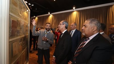 وزيرالاتصال يتفقد أجنحة PioPEx26 ويدشن الختم التذكاري بمناسبة 160 عاماً