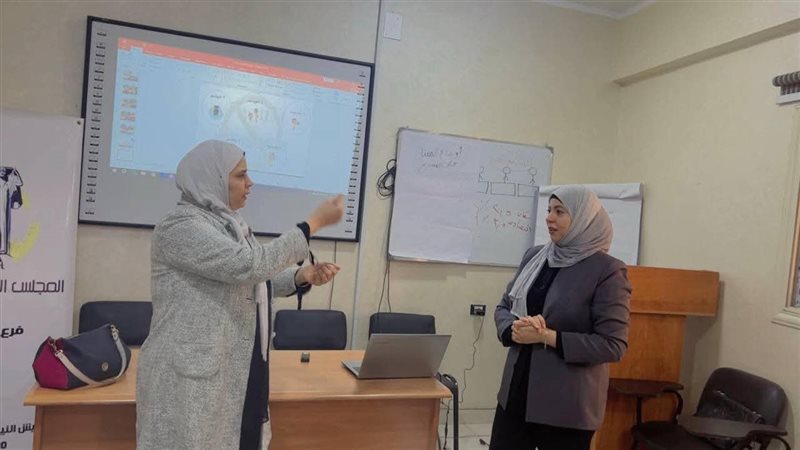 جانب من الندوات المختلفة