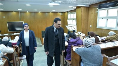 قيادات جامعة القاهرة تواصل المتابعة الميدانية لامتحانات الدراسات العليا  