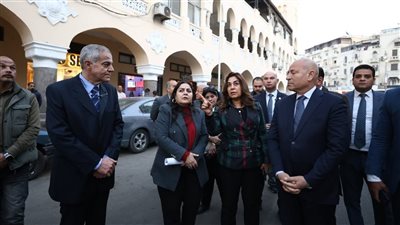 وزيرة التنمية المحلية ومحافظ القاهرة يتفقدان أعمال تطوير شارع إبراهيم بالكوربة