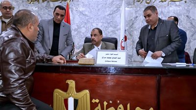 محافظ سوهاج يعقد اللقاء الجماهيري الأسبوعي ويؤكد الالتزام بالاستجابة الفورية