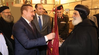 محافظ المنوفية يقدم التهاني القلبية لنيافة الأنبا بنيامين والأخوة الأقباط 