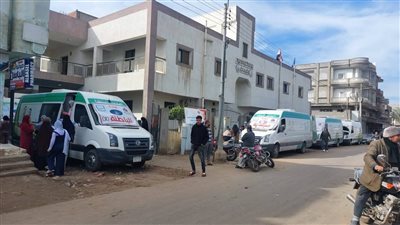 توقيع الكشف الطبي على أكثر من 1193 مواطن بقافلة البدراوي بكفر سعد 