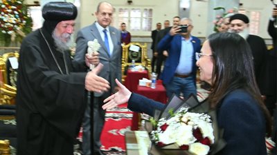في أجواء من المحبة والتآخي.. محافظ البحيرة تهنئ الأخوة المسيحيين بعيد الميلاد