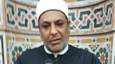 عبر مكبرات الصوت.. إمام مسجد يهنئ أقباط نجع حمادي بعيد الميلاد