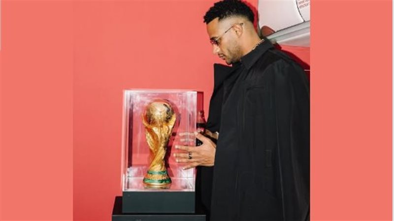 محمد رمضان مع كأس