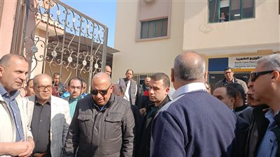 وزير الكهرباء يتفقد إدارة شبكات وإيرادات كهرباء الخانكة وقطاع المرج والقلج 