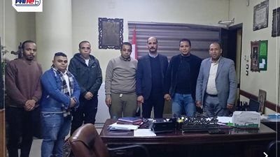 بعد فيديو التوبيخ المتداول.. رئيس مدينة نجع حمادي يلتقي عمال مطعم الطعمية 