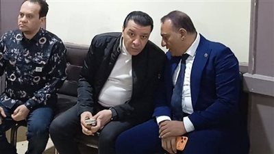 مصطفى كامل يقدم واجب العزاء لأسرة الفنان الراحل ناصر صقر
