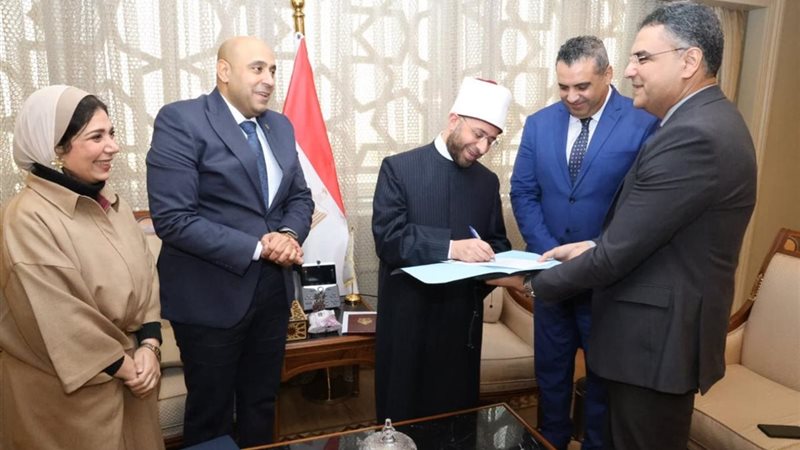 وزير الأوقاف ورجل