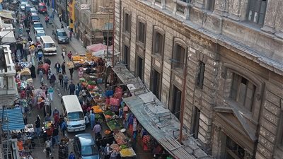 فوضي إشغالات الباعه الجائلين بالمنشية.. أزمة بلا حل في الإسكندرية 