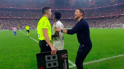 فيديو.. كواليس خناقة سيميوني وفينيسيوس جونيور في مباراة ريال مدريد وأتليتكو