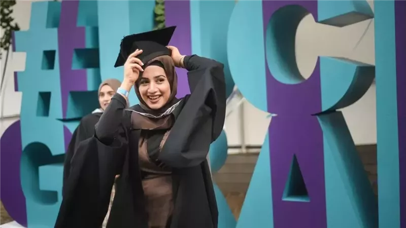 طلاب الإمارات في