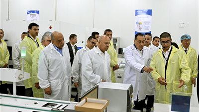 رئيس الوزراء يفتتح مجمع مصانع 