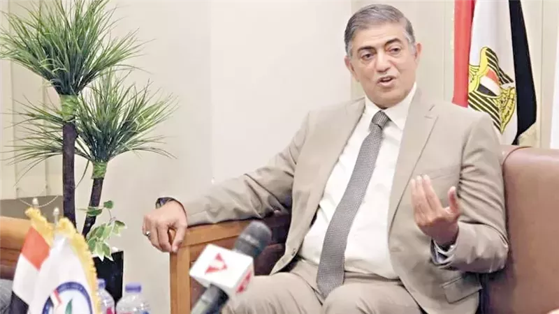 الدكتور هشام عبد العزيز
