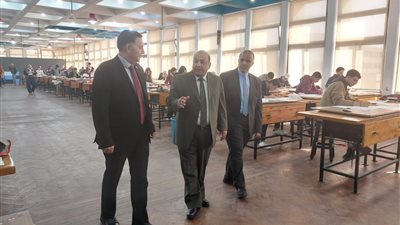 قيادات جامعة القاهرة تواصل الجولات التفقدية لمتابعة الامتحانات