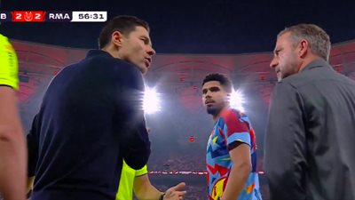 فيديو.. خناقة فليك وألونسو تشعل مباراة ريال مدريد وبرشلونة في نهائي السوبر