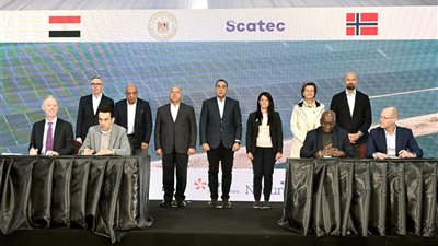 رئيس الوزراء يشهد توقيع اتفاقيات التمويل المبدئية لمشروع ڤالي للطاقة المستدامة