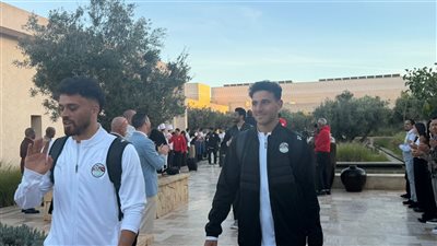 موظفو فندق إقامة منتخب مصر بأكادير يودعون الفريق بممر شرفي |صور