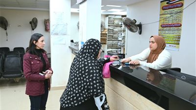 جولة مفاجئة لمحافظ البحيرة لمتابعة الخدمات التموينية بمركز رشيد