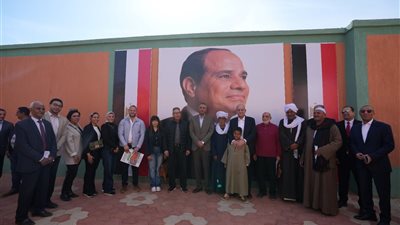 البنك الأهلي المصري يسلم عددا من البيوت والمشروعات الصغيرة للمستفيدين بأسوان