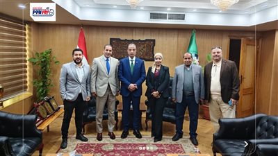 محافظ الفيوم يلتقي وفداً من 