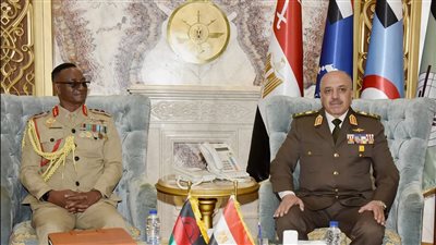 رئيس أركان حرب القوات المسلحة يلتقى قائد قوات الدفاع المالاوي | صور 