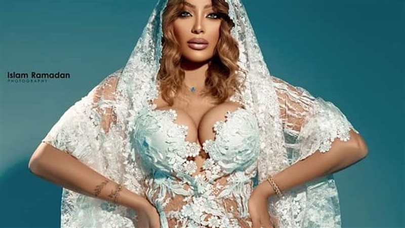 الراقصة الاستعراضية