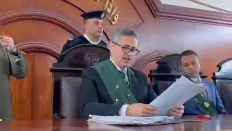 إحالة أوراق قاتلي