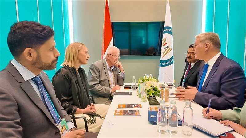 وزير البترول يبحث