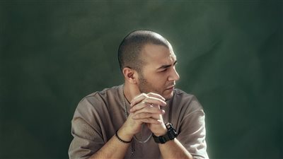 بعد غياب.. الرابر شاهين يعود بأغنية “مش لازم أتحب” تمهيدًا لألبومه القادم