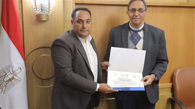 محافظ قنا يُثمن جهود 