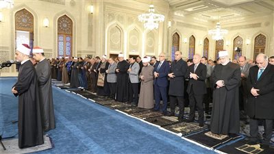 ما حكم تصحيح القراءة للإمام أثناء الصلاة؟.. دار الإفتاء توضح
