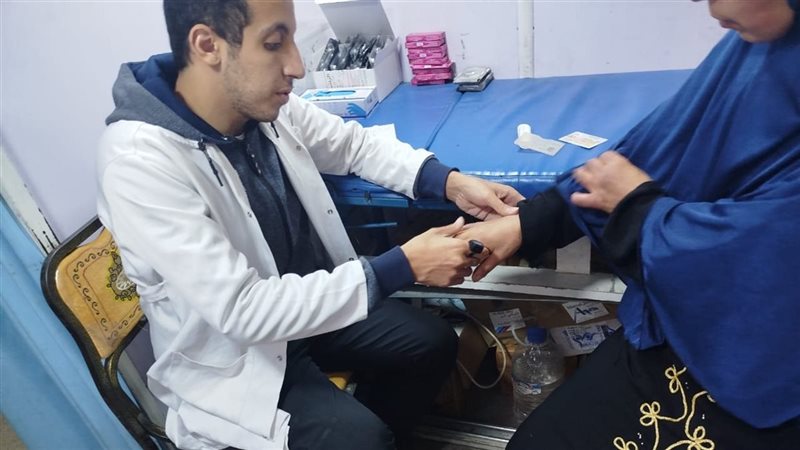 الكشف على 220 مواطنًا