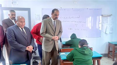 بالصور.. محافظ سوهاج يتفقد لجان امتحانات الشهادة الإعدادية