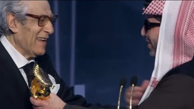 فاروق حسني يفوز بجائزة الإنجاز مدى الحياة في حفل «joy awards» |صورة