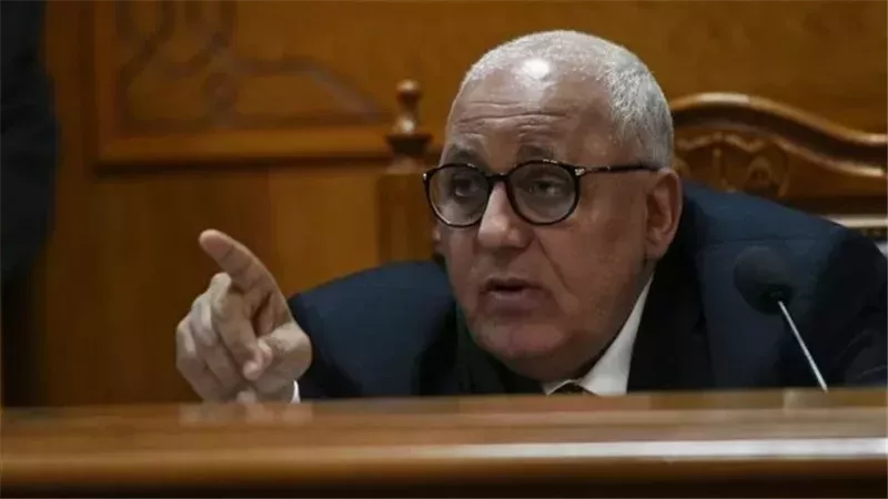 محاكمة 120 متهما