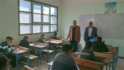 اليوم الثاني لامتحانات الإعدادية بأسيوط.. وكيل التعليم يتفقد لجان مدارس أبوتيج