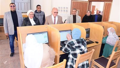 3497 طالب وطالبة يؤدون امتحانات كلية التمريض بسوهاج بمركز الاختبارات 