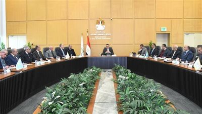 وزير الإسكان يتابع تنفيذ مشروعات 