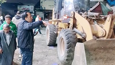 محافظة الجيزة تزيل ٢١ كشكًا مخالفًا بميدان المنيب بحي جنوب الجيزة