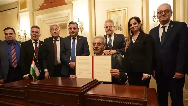 الدكتور علي شعث وأعضاء