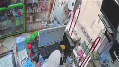شاهد.. الأمن يفحص فيديو متداولا لسرقة هاتف من سيدة مسنة بالقاهرة