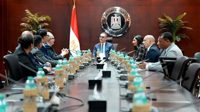 وزير الاستثمار يبحث مع إيفولف القابضة وستونيكس تعزيز استثمارات المعادن والذهب