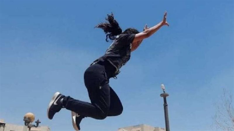 فتاة تتخلص من حياتها