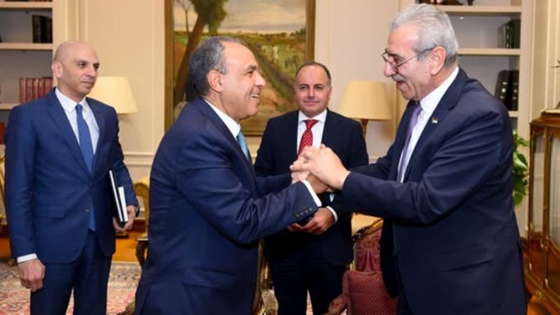 وزير الخارجية يستقبل