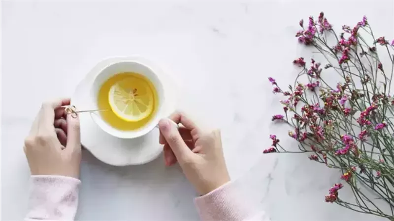 ماء الليمون المغلي