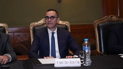 وزير الاستثمار يفتح أبواب التعاون الصناعي مع كبرى شركات النسيج التركية